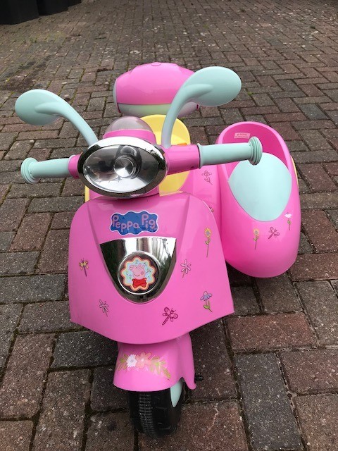 peppa pig motorbike with sidecar